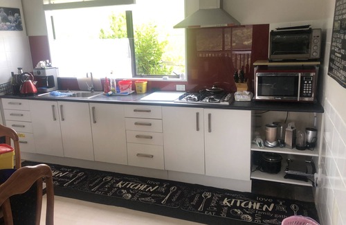 Cable Bay House | Laid Back , Clean, Family accommodation, Pet Friendly.