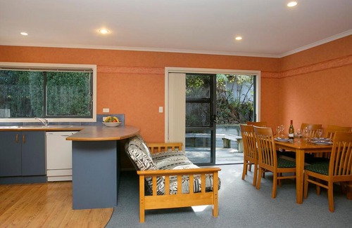 Taupo House | Laid Back on Lakewood - Taupo Holiday Home