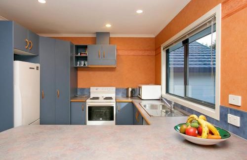 Taupo House | Laid Back on Lakewood - Taupo Holiday Home