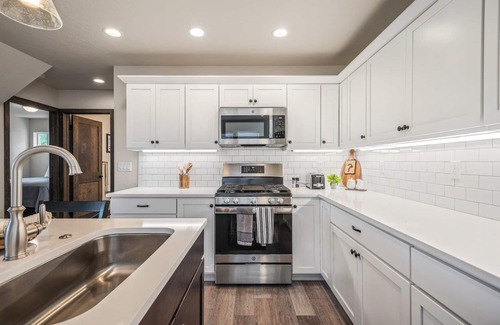 Dover Bay House | Lair Of The Bear - 3 Bedroom 2 Bath Parkside Bungalow