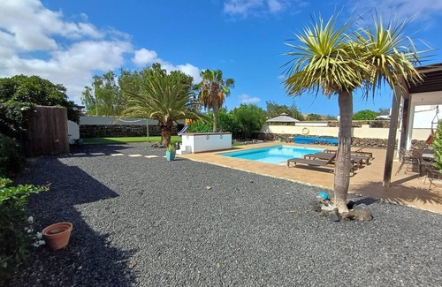 Lajares Villa | Lajares Villa-Sleeps 6-Free Parking-Playground