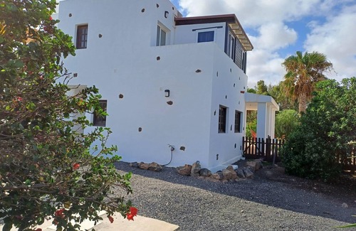 Lajares Villa | Lajares Villa-Sleeps 6-Free Parking-Playground