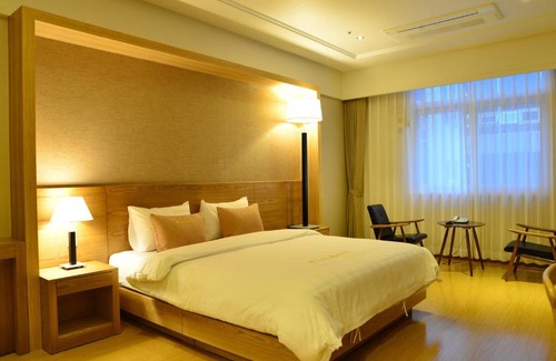 Naju Hotel | Lake 45 Hotel