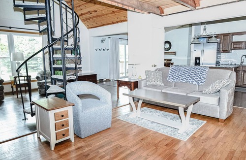 Canadian Lakes Cottage | Lake Access | Firepit, Fireplace, Dock & Views