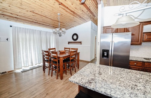 Canadian Lakes Cottage | Lake Access | Firepit, Fireplace, Dock & Views