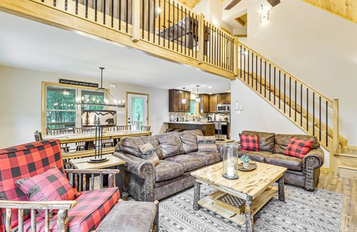 Albrightsville Cabin | Lake Access & Hot Tub: Forest-View Poconos Cabin