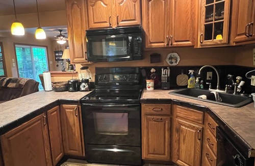 Almond Cottage | Lake and Mtn view! Hot Tub, Pets OK