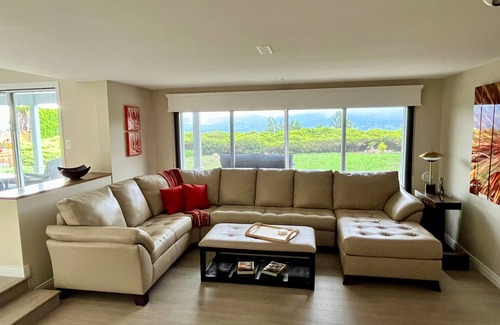 West Kelowna Estates Bed & Breakfast | Lake and the City Bed and Breakfast