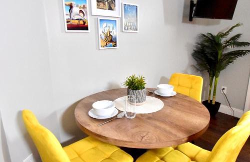 Detroit - Shoreway Apartment | Lake Avenue Apartment