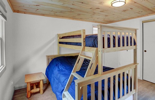 Hesston House | Lake Away Your Worries- Raystown Lake- Seven Points