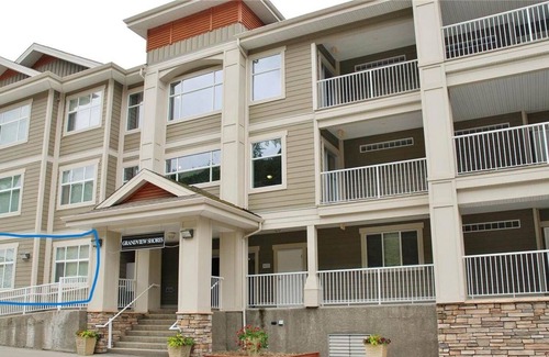 Sicamous Condo | Lake/Beachfront Mara Lake Condo