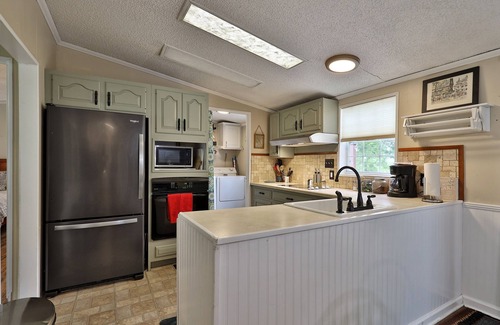 Crystal Beach House | Lake Bomoseen Bungalow 3 Bedroom Home