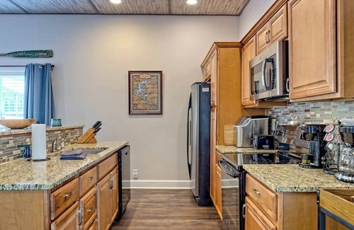 Hiawassee House | Lake Chatuge Bungalow by Chatuge Home Concierge Lake and mountain view, fire pit, pet friendly