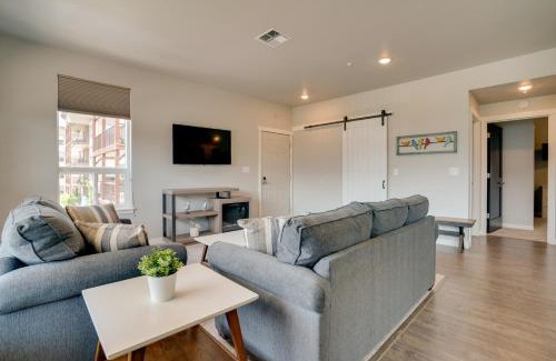 Manson Apartment | Lake Chelan Condo with Resort Pool and Hot Tub!