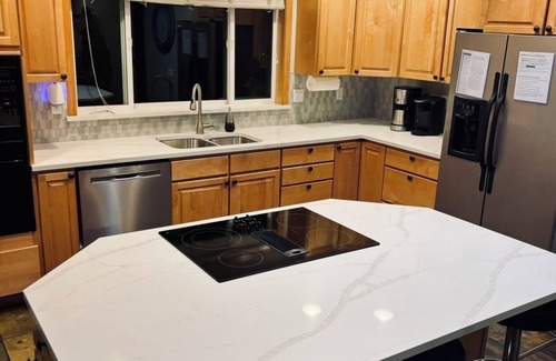 Wapato Point House | Lake Chelan resort: remodeled 4 main suites + bunk room near beach,pool