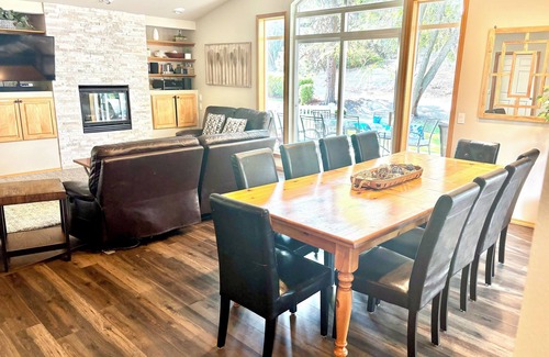 Wapato Point House | Lake Chelan resort: remodeled 4 main suites + bunk room near beach,pool