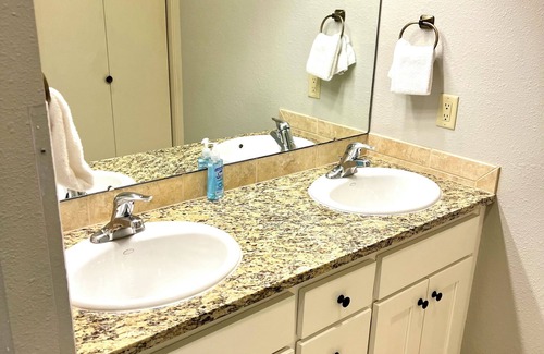 Chelan Resort | Lake Chelan Shores Lakefront Condo