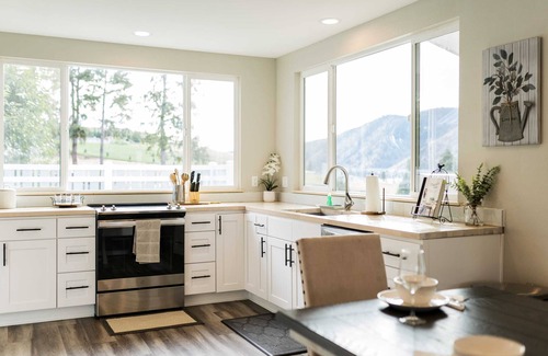 Manson House | Lake Chelan View Home with pool, hot tub & yard!