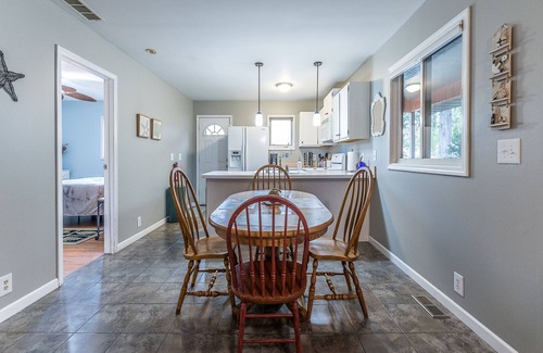 Howell Cottage | Lake Chemung Cottage near Crystal Gardens