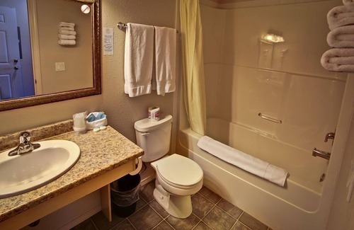 Winfield Hotel | Lake Country Inn