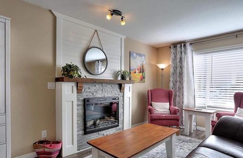 Central Okanagan House | Lake Country spacious 1-bed w/ access to rail trail and short walk to Wood Lake