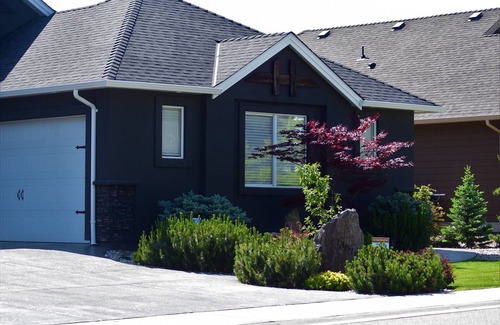 Central Okanagan House | Lake Country Wine, Dine, Golf & Ski #2