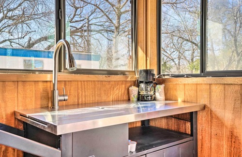 New Braunfels Apartment | Lake Dunlap Studio w/Shared Boat Ramp, Dock