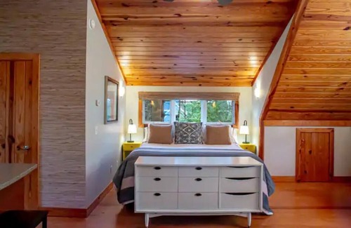 Shorewood-Tower Hills-Harbert Cabin | Lake Effect Hideaway at Warren Dunesn