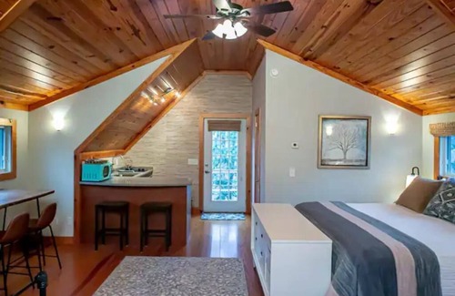 Shorewood-Tower Hills-Harbert Cabin | Lake Effect Hideaway at Warren Dunesn