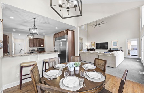 Barium Springs House | Lake Escape by AvantStay | Lakefront, Private Dock