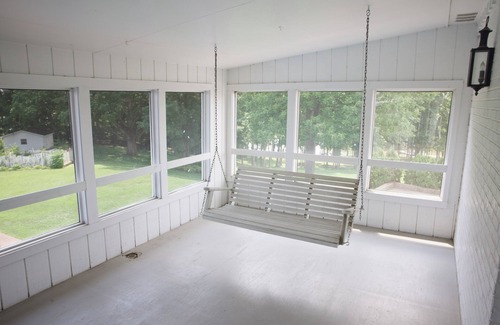 Gallatin House | Lake estate on Old Hickory with pool and hot tub, convenient to Nashville