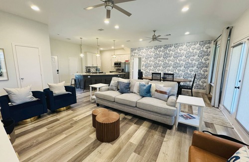 Tool House | Lake Front 4BR + Dock & Paddle Boards, Water front & Sunset Views