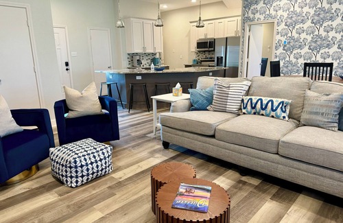 Tool House | Lake Front 4BR + Dock & Paddle Boards, Water front & Sunset Views