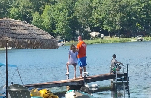 Lake Cottage | Lake Front Getaway-Fun for the whole family!