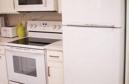 Burlington House | Lake Front: New Cottage Charmn