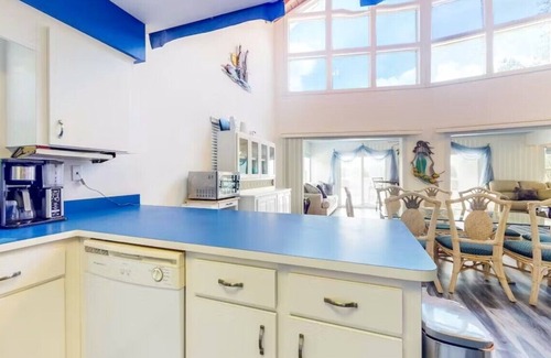 Putnam Hall House | LAKE FRONT PROPERTY WITH BEACH, DOCK AND GAME ROOM, 30 MIN TO GAINSVILLE