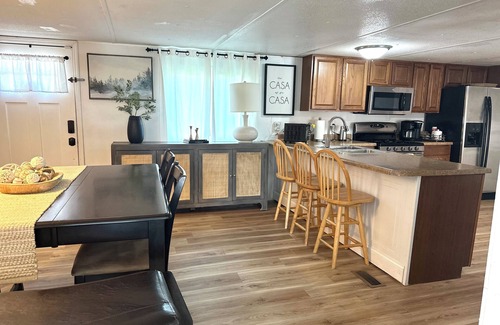 Stemley Cabin | Lake Front Retreat! Sunset Escape on Logan Martin Lake!