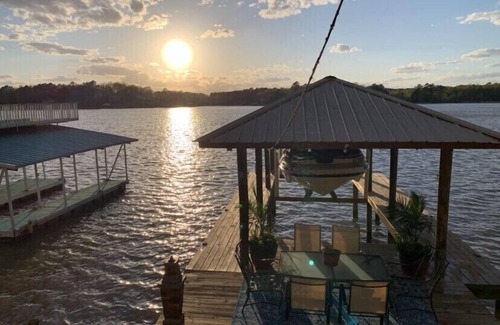 Stemley Cabin | Lake Front Retreat! Sunset Escape on Logan Martin Lake!