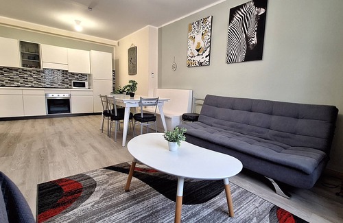 Lazise Apartment | Lake Garda large two-room apartment with wi-fi smart TV air conditioning outdoor table