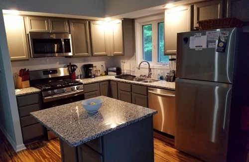 Valentines House | Lake Gaston Waterfront Cottage Sleeps 6 with private Boathouse