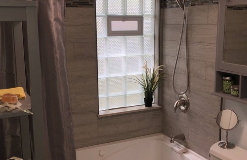 Lake Cottage | Lake George/Shingle Lake ~ WIFI ~ Pet Friendly ~ Cable - Walk to Lake