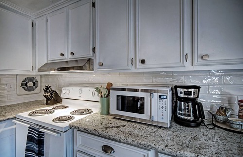 Ludlow House | Lake Harbor Landing - Cozy Cottage on the Rez