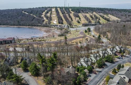 Lake Harmony Estates House | Lake Harmony - Pineknoll Drive Retreat