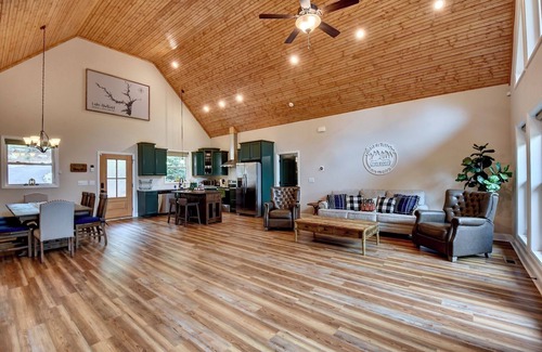 Fair Play Cottage | Lake Hartwell Cottage w/Fire Pit: Near Clemson!