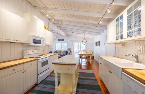 Fair Play House | Lake Hartwell Waterfront Cottage with Game-Room Sleeps 9