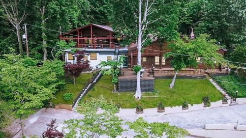 Hickory House | Lake Hickory Trio 1 BR Pink Unit