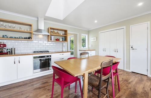 Okere Falls House | Lake Hideway - Okere Falls Holiday Home