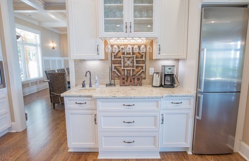 Six Mile House | Lake Holidays, Reunions, Families, Friends, Weekends, Golfers, Bikers, Clemson.