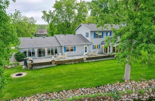 Lake Ripley House | Lake Home - 3,500 sq ft - 20 min from Madison!