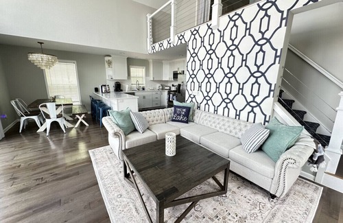 Stillwater Apartment | Lake home & cottage,mins to track & downtown